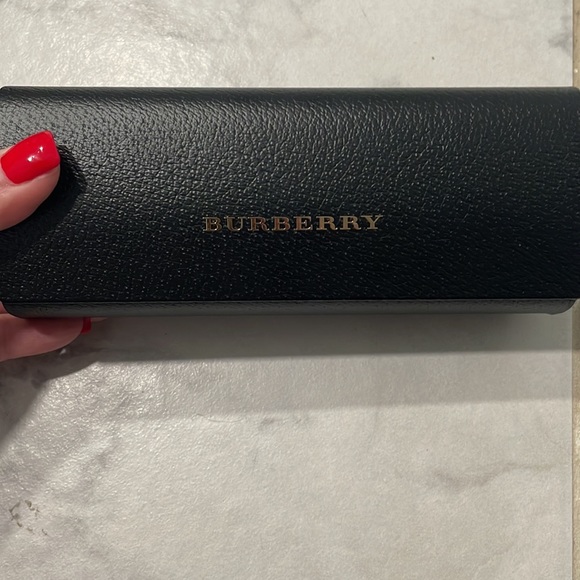 Burberry sunglasses - Picture 5 of 5